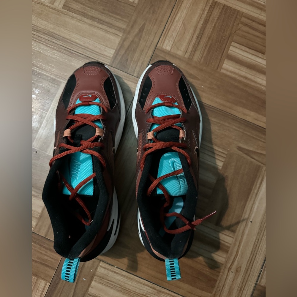 Nike - Picture 3 of 5